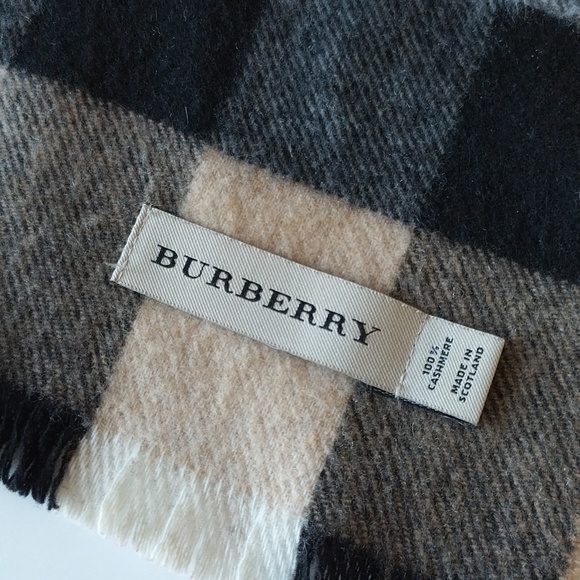Burberry Exploded Check Cashmere Scarf - Picture 3 of 5